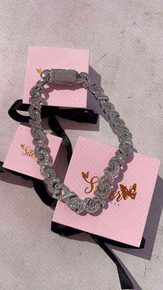 Statement piece necklace