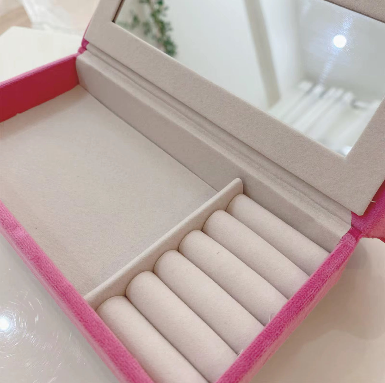Fuchsia couch jewelry box
