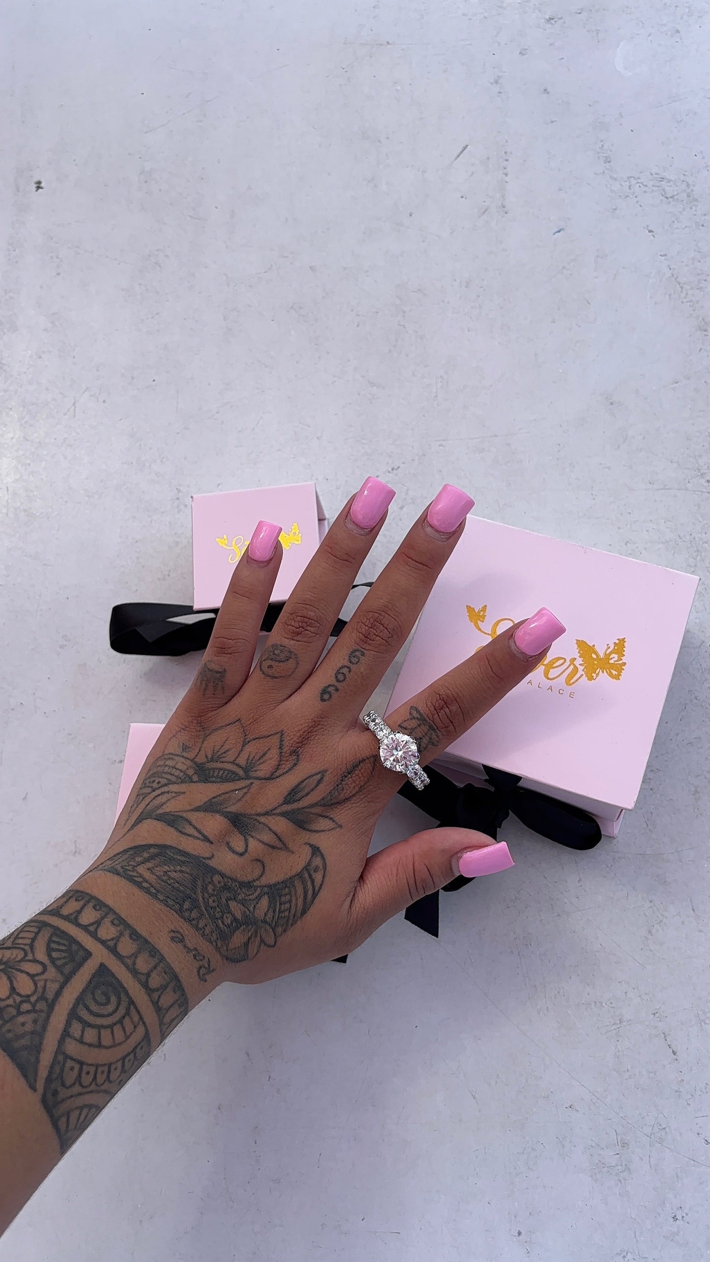 Luxury diamond ring