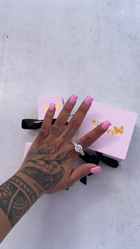 Luxury diamond ring