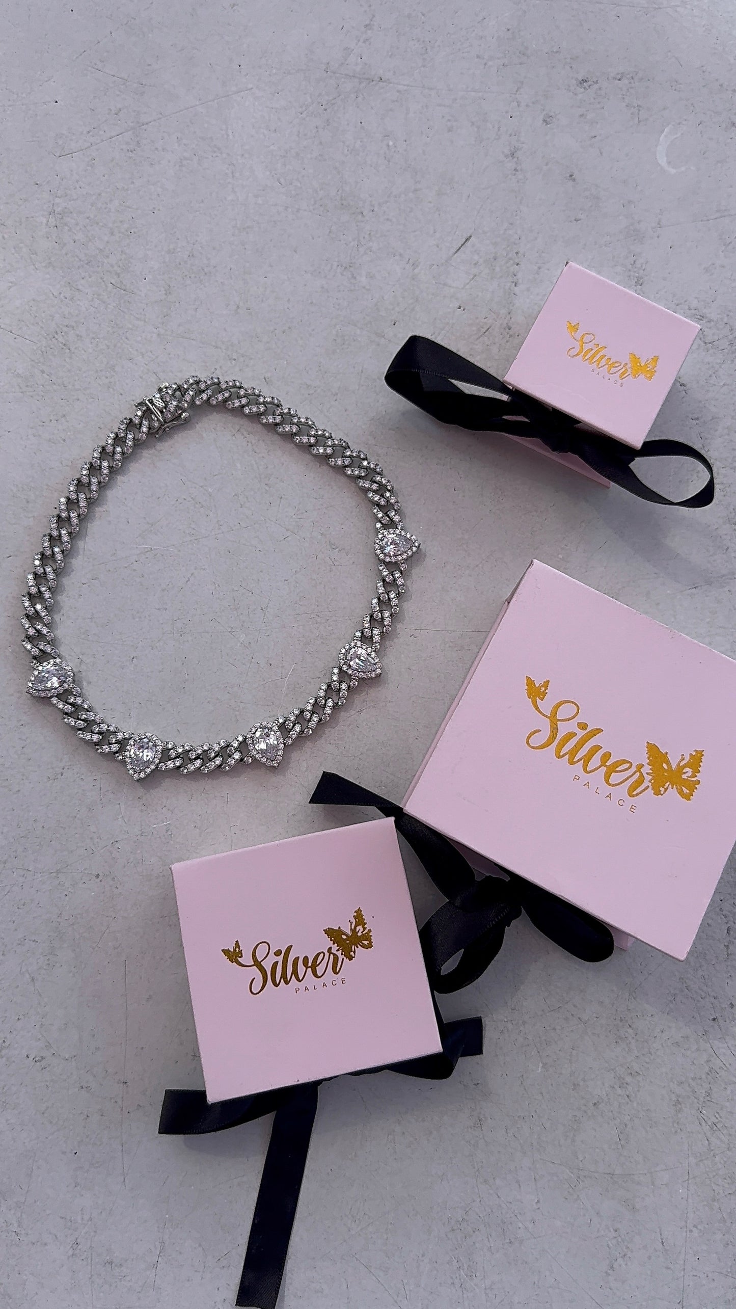 Luxury statement chain