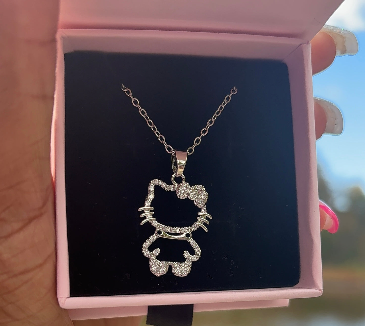 ✨Crystal Kitty Outline Necklace ✨